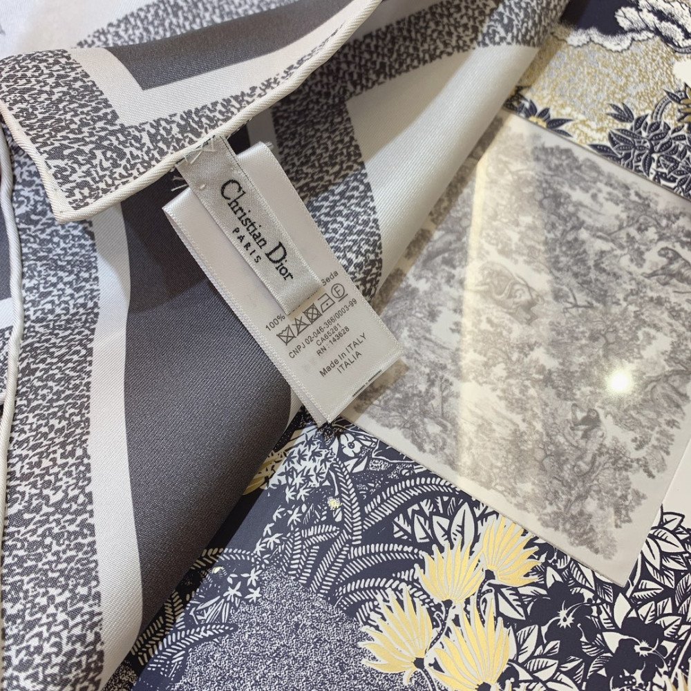 Dior 100% Mulberry Silk 90cm Scarf! Dior 100% Mulberry Silk 90cm Scarf!