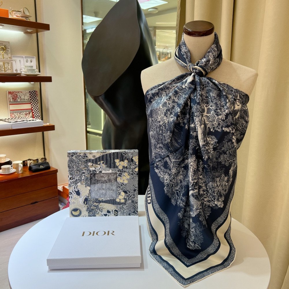 Dior 100% Mulberry Silk 90cm Scarf! Dior 100% Mulberry Silk 90cm Scarf!