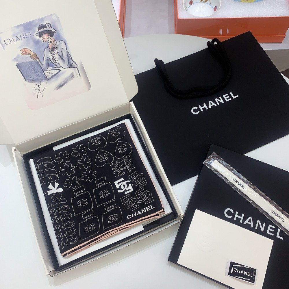 Chanel 100% silk 90cm square scarf! Chanel 100% silk 90cm square scarf!