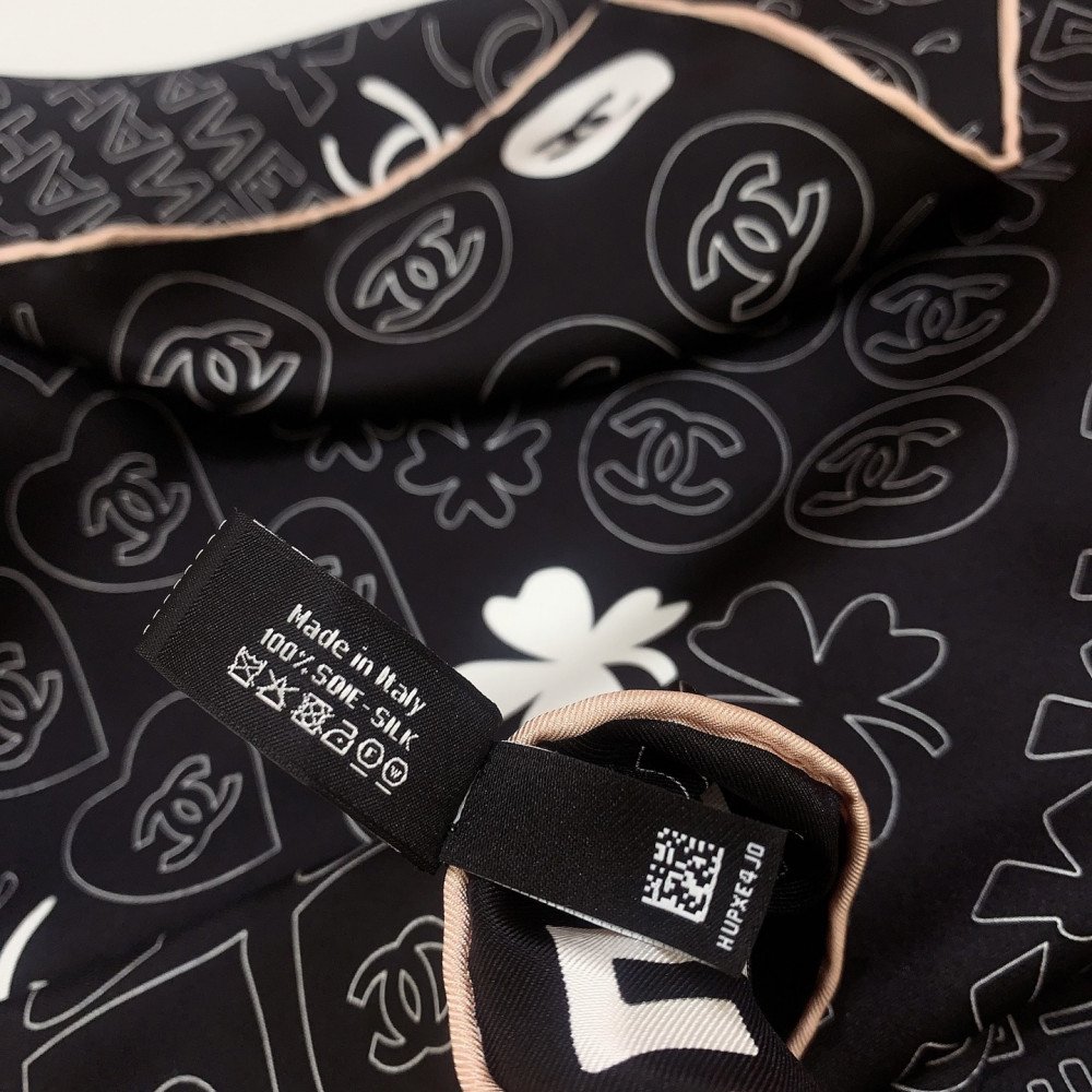 Chanel 100% silk 90cm square scarf! Chanel 100% silk 90cm square scarf!