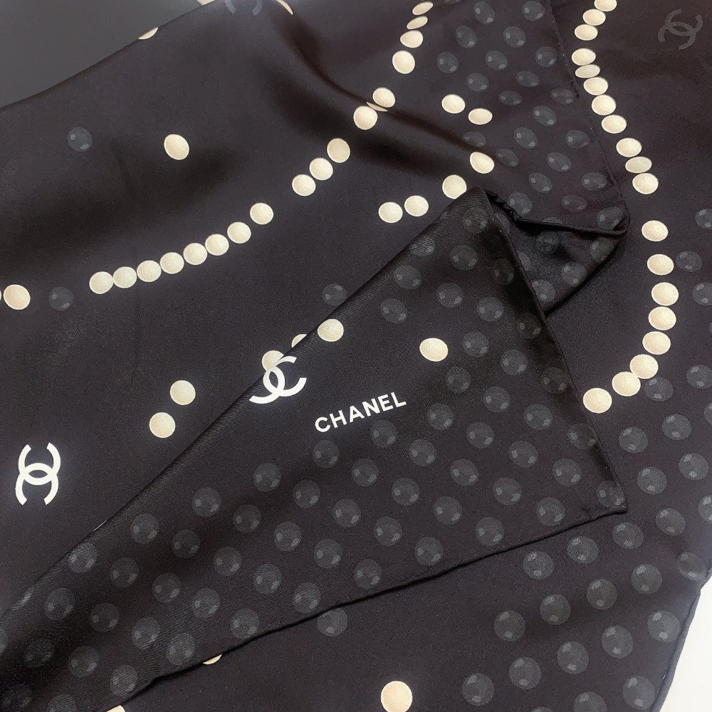 Chanel 100% silk 90cm square scarf!  
