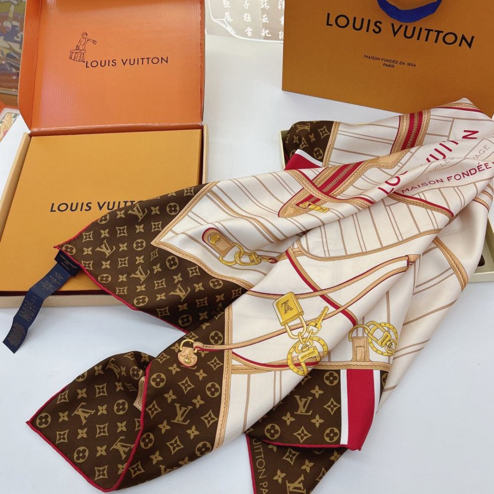 Louis Vuitton 100% Mulberry Silk 90cm Scarf!  