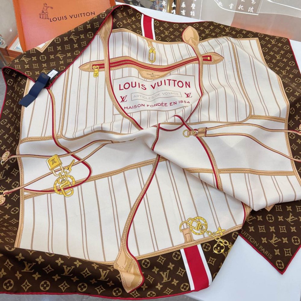 Louis Vuitton 100% Mulberry Silk 90cm Scarf!  