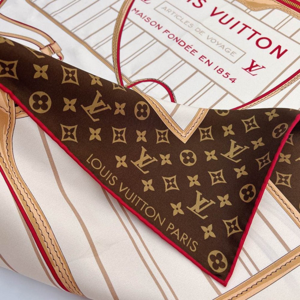 Louis Vuitton 100% Mulberry Silk 90cm Scarf!  