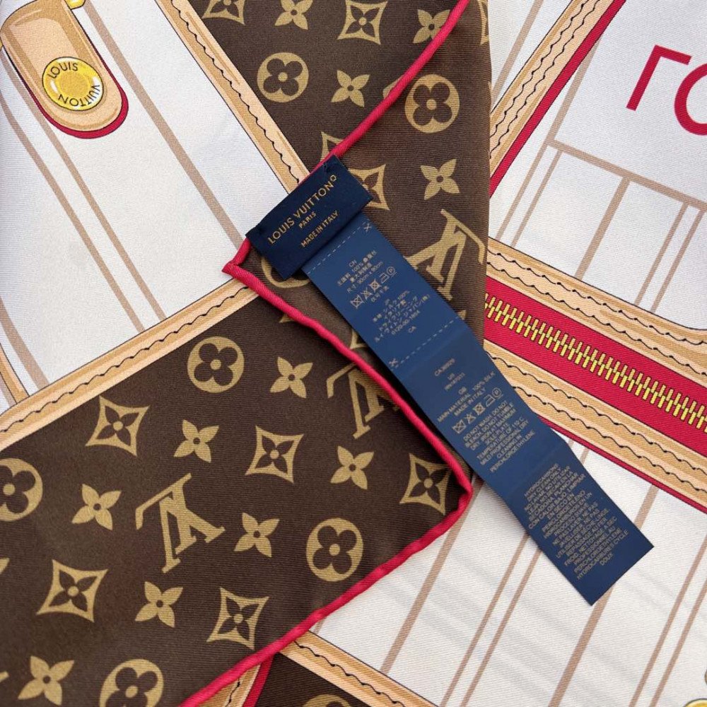 Louis Vuitton 100% Mulberry Silk 90cm Scarf!  