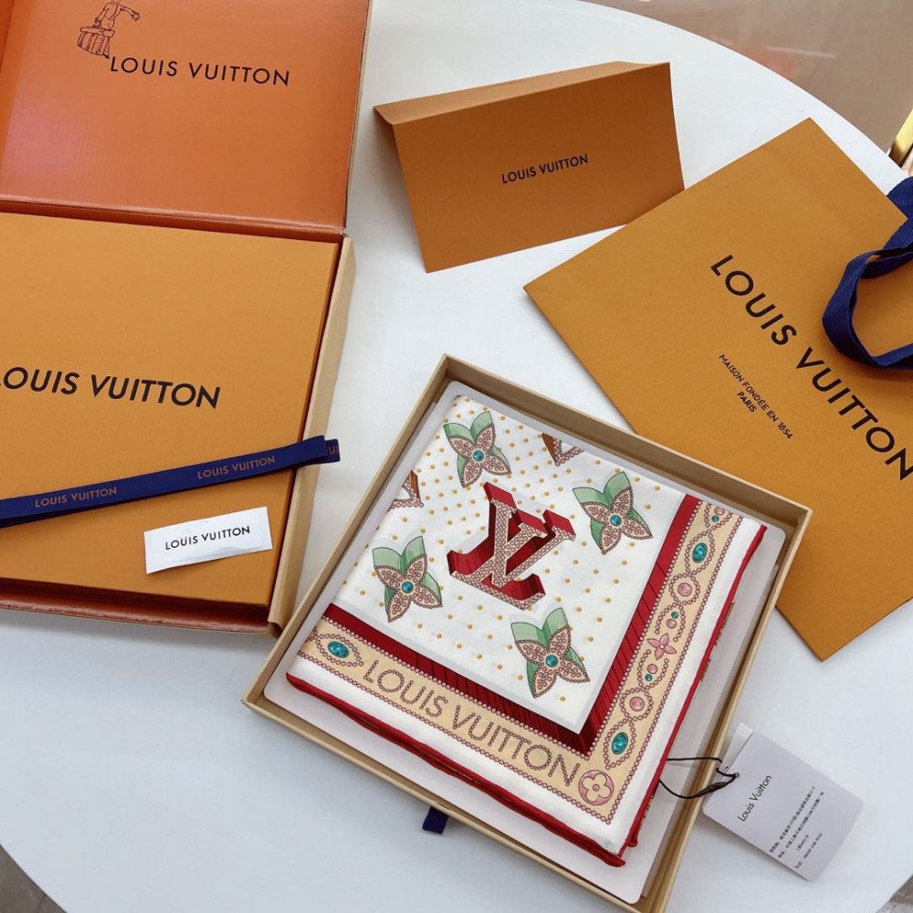 Louis Vuitton 100% Mulberry Silk 90cm Scarf!  