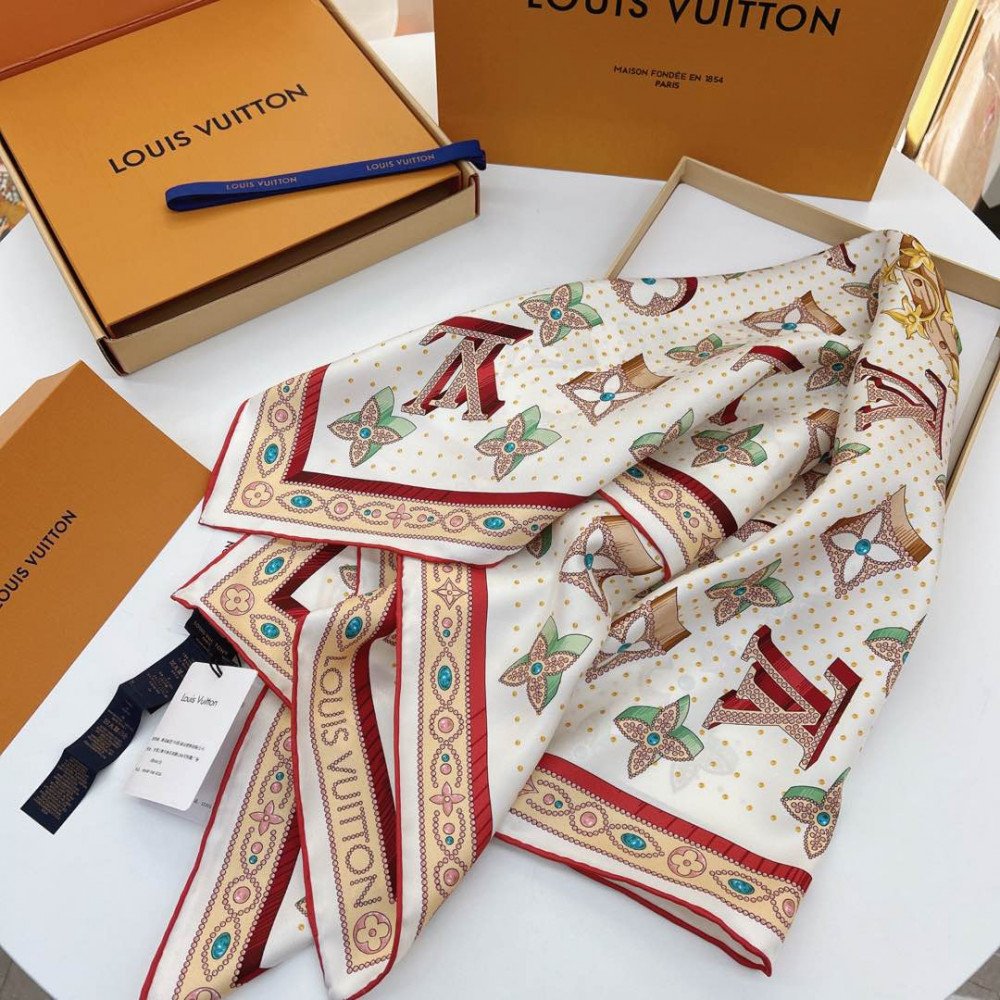 Louis Vuitton 100% Mulberry Silk 90cm Scarf!  