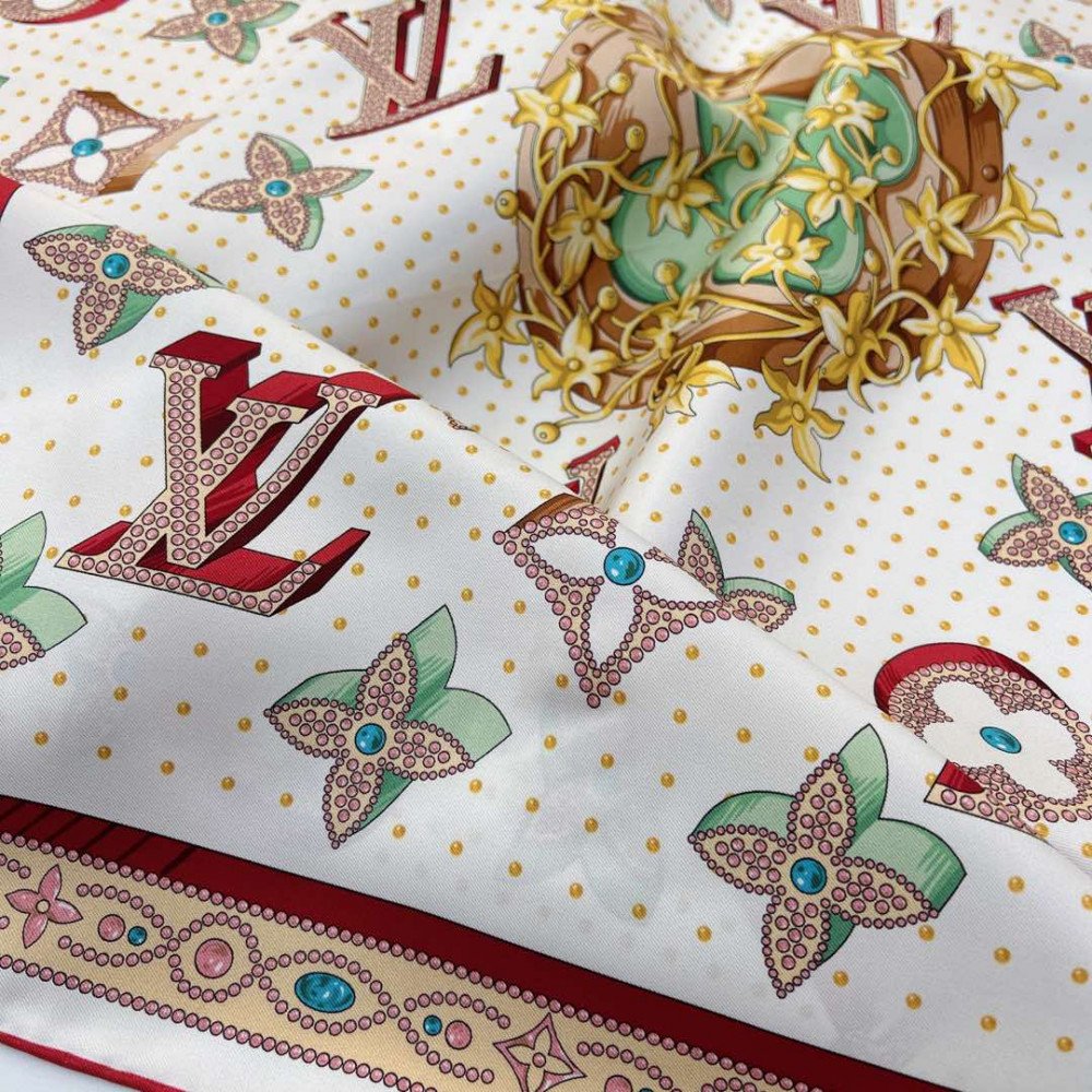 Louis Vuitton 100% Mulberry Silk 90cm Scarf!  