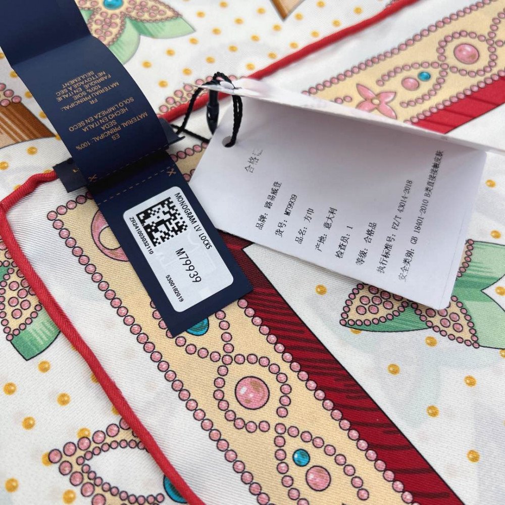 Louis Vuitton 100% Mulberry Silk 90cm Scarf!  