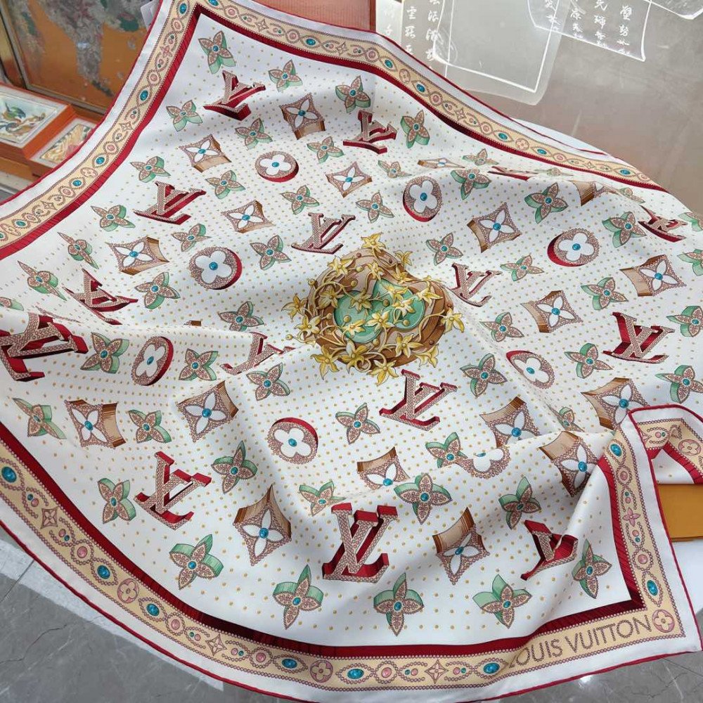 Louis Vuitton 100% Mulberry Silk 90cm Scarf!  