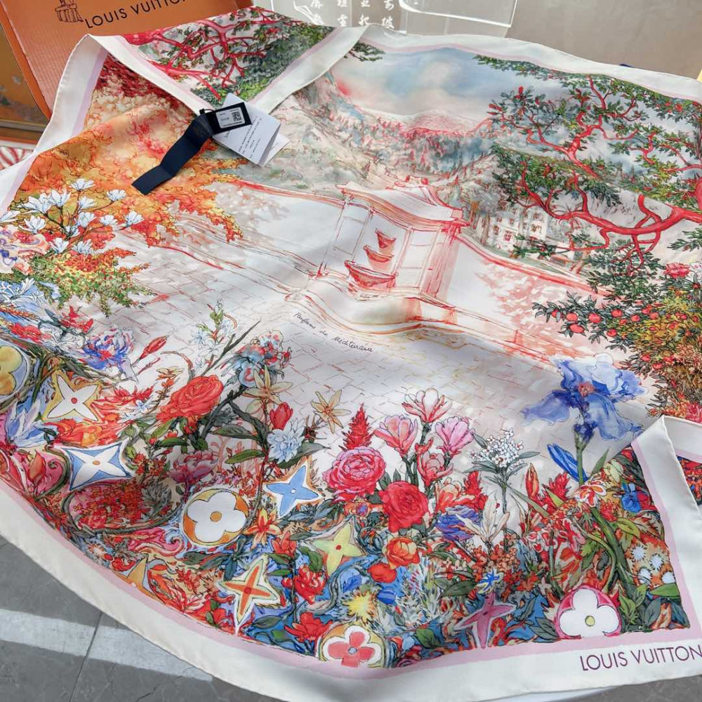Louis Vuitton 100% Mulberry Silk 90cm Scarf!  