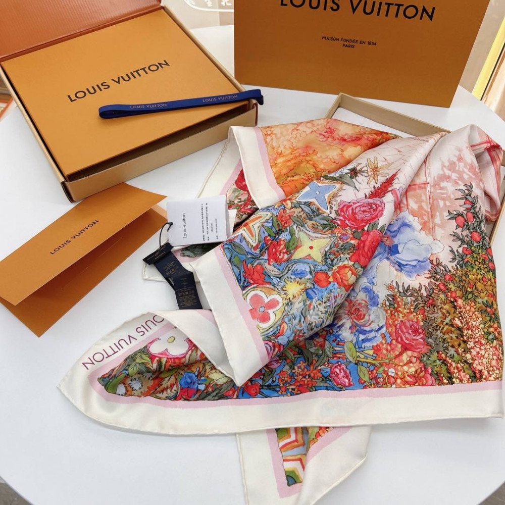 Louis Vuitton 100% Mulberry Silk 90cm Scarf!  