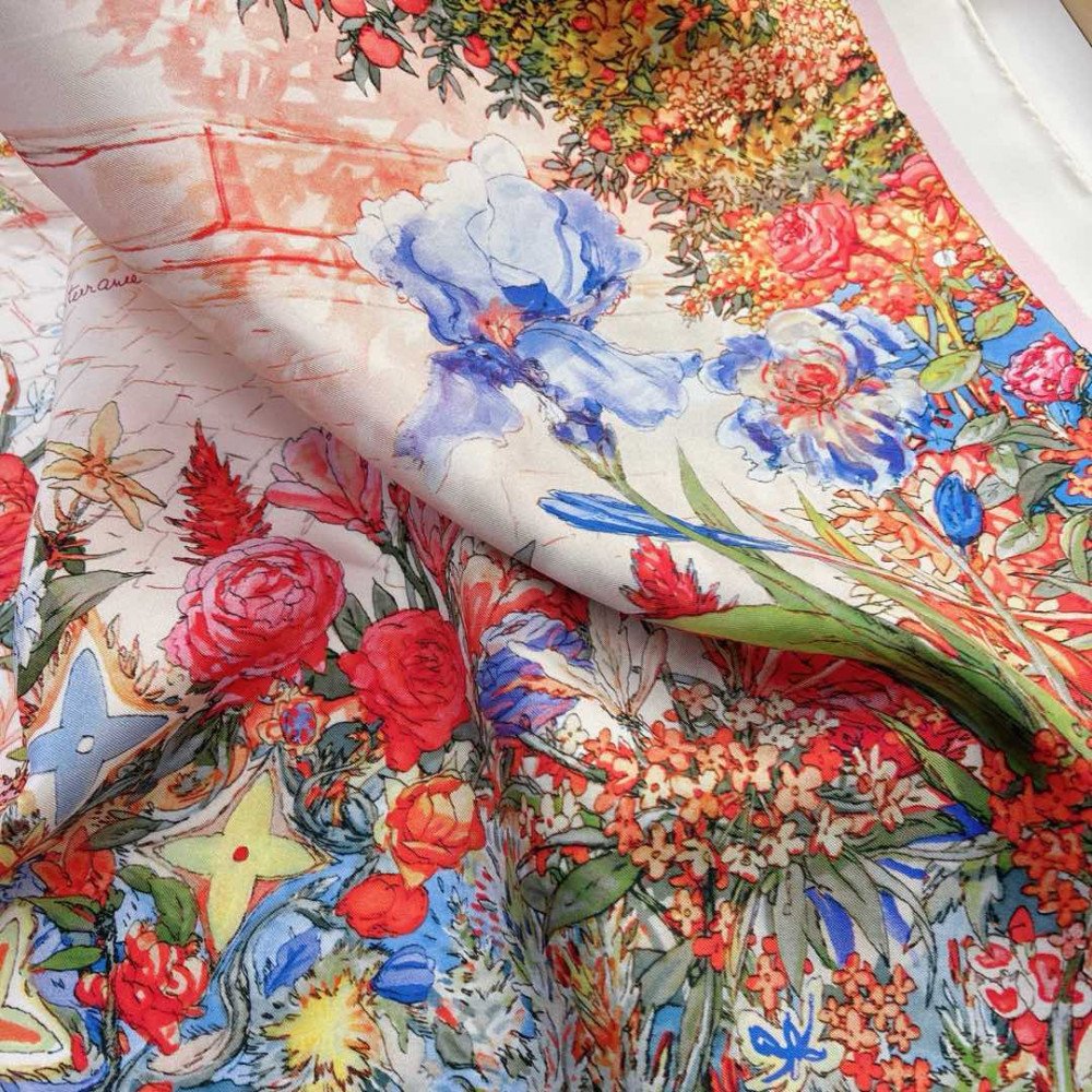 Louis Vuitton 100% Mulberry Silk 90cm Scarf!  