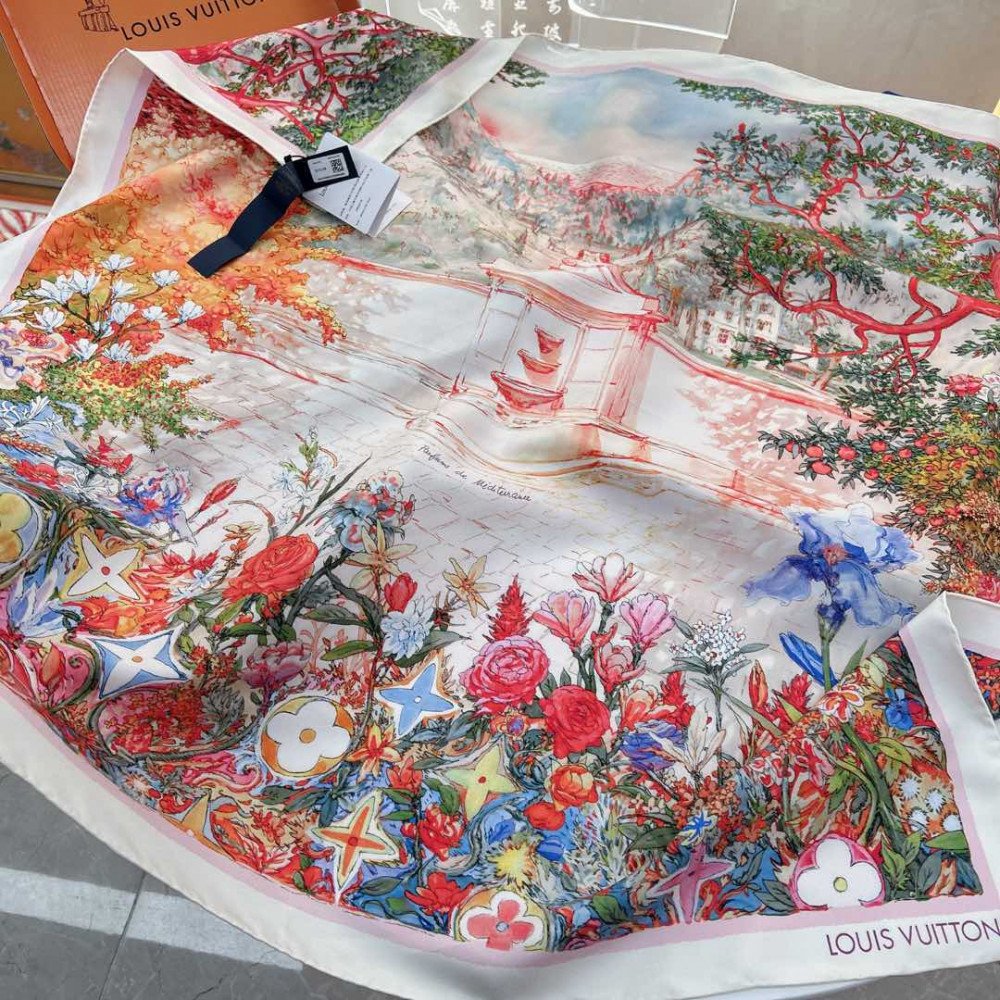 Louis Vuitton 100% Mulberry Silk 90cm Scarf!  