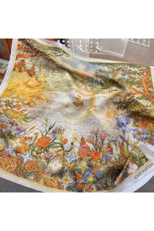 Louis Vuitton 100% Mulberry Silk 90cm Scarf!  
