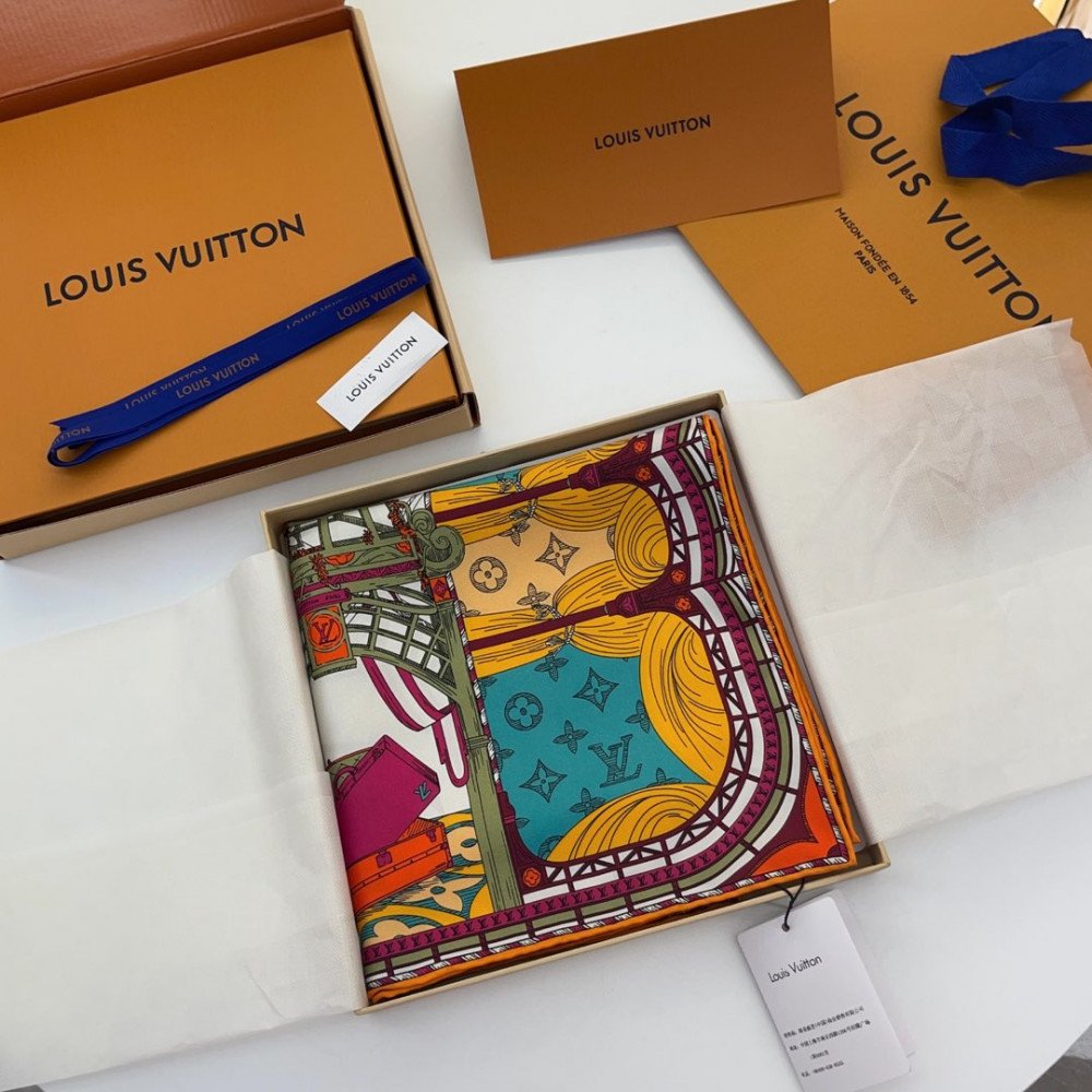 Louis Vuitton 100% Mulberry Silk 90cm Scarf!  