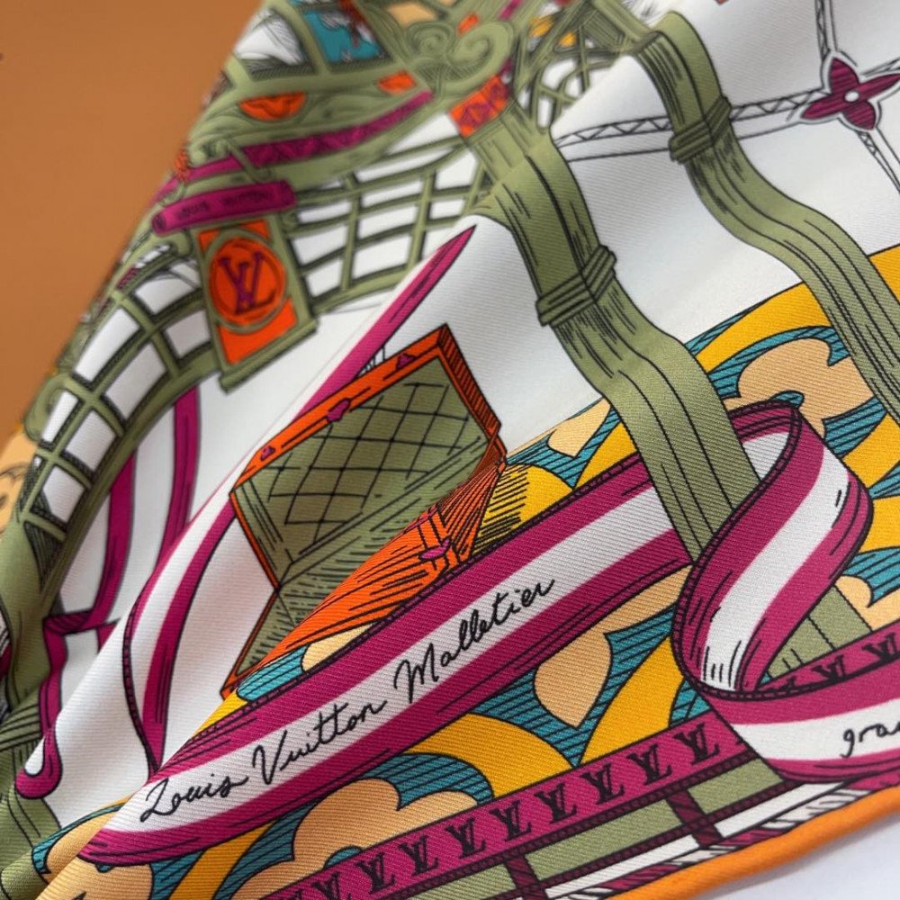 Louis Vuitton 100% Mulberry Silk 90cm Scarf!  