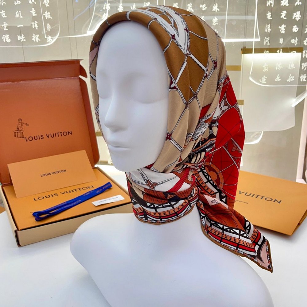 Louis Vuitton 100% Mulberry Silk 90cm Scarf!  