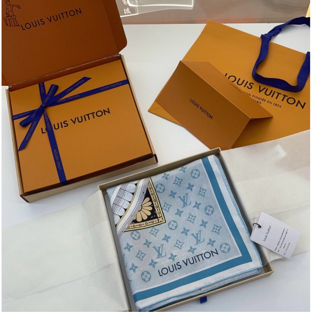 Louis Vuitton 100% Mulberry Silk 90cm Scarf!  
