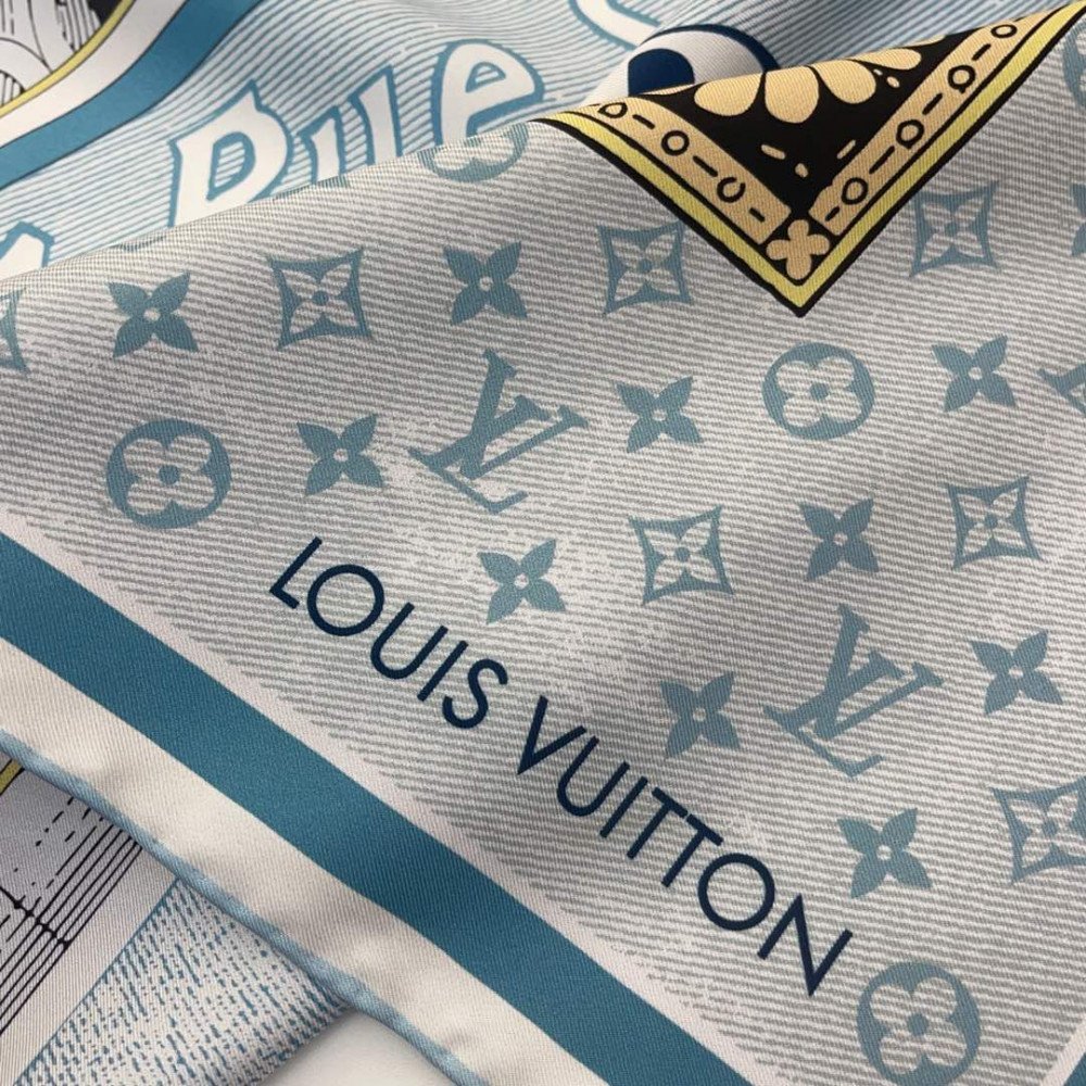 Louis Vuitton 100% Mulberry Silk 90cm Scarf!  