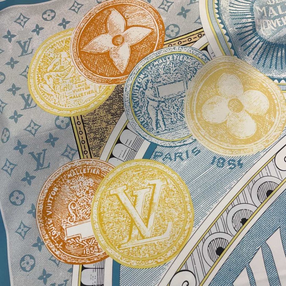 Louis Vuitton 100% Mulberry Silk 90cm Scarf!  