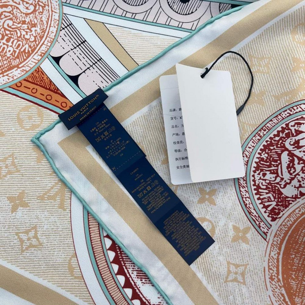 Louis Vuitton 100% Mulberry Silk 90cm Scarf!  