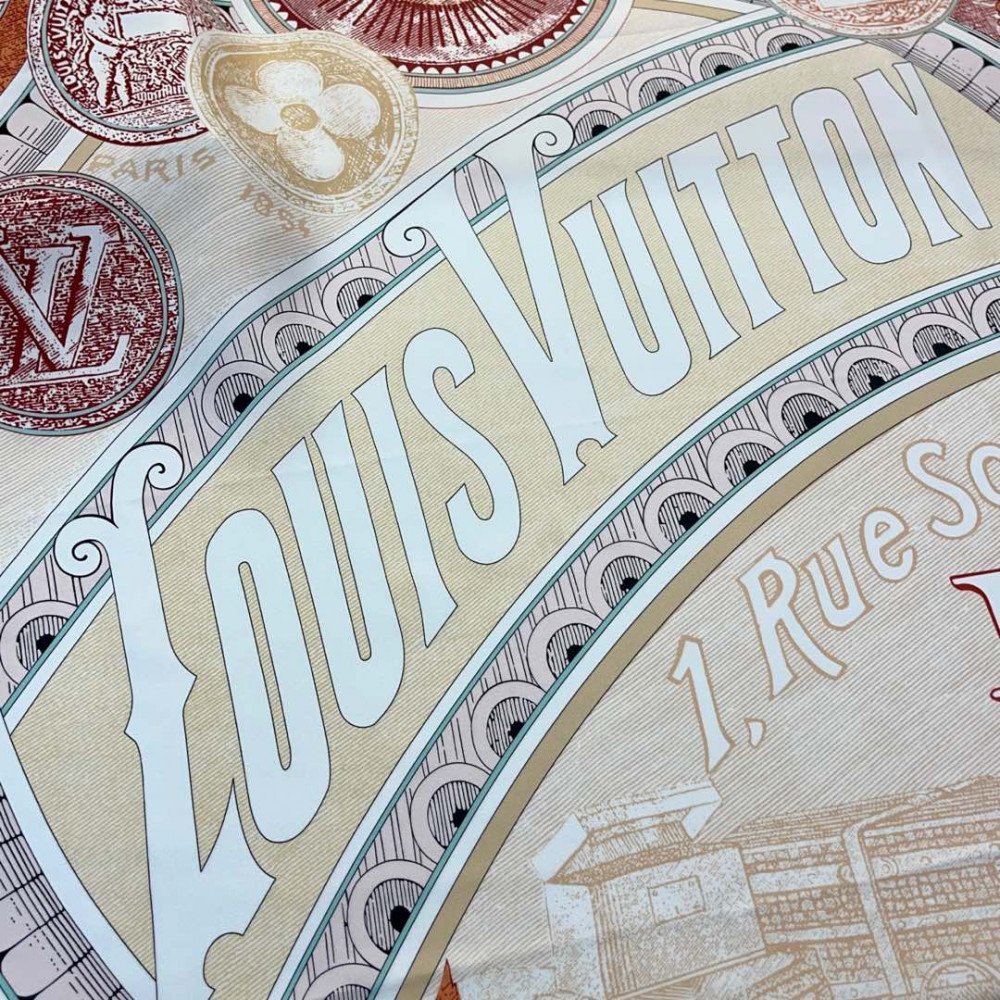 Louis Vuitton 100% Mulberry Silk 90cm Scarf!  
