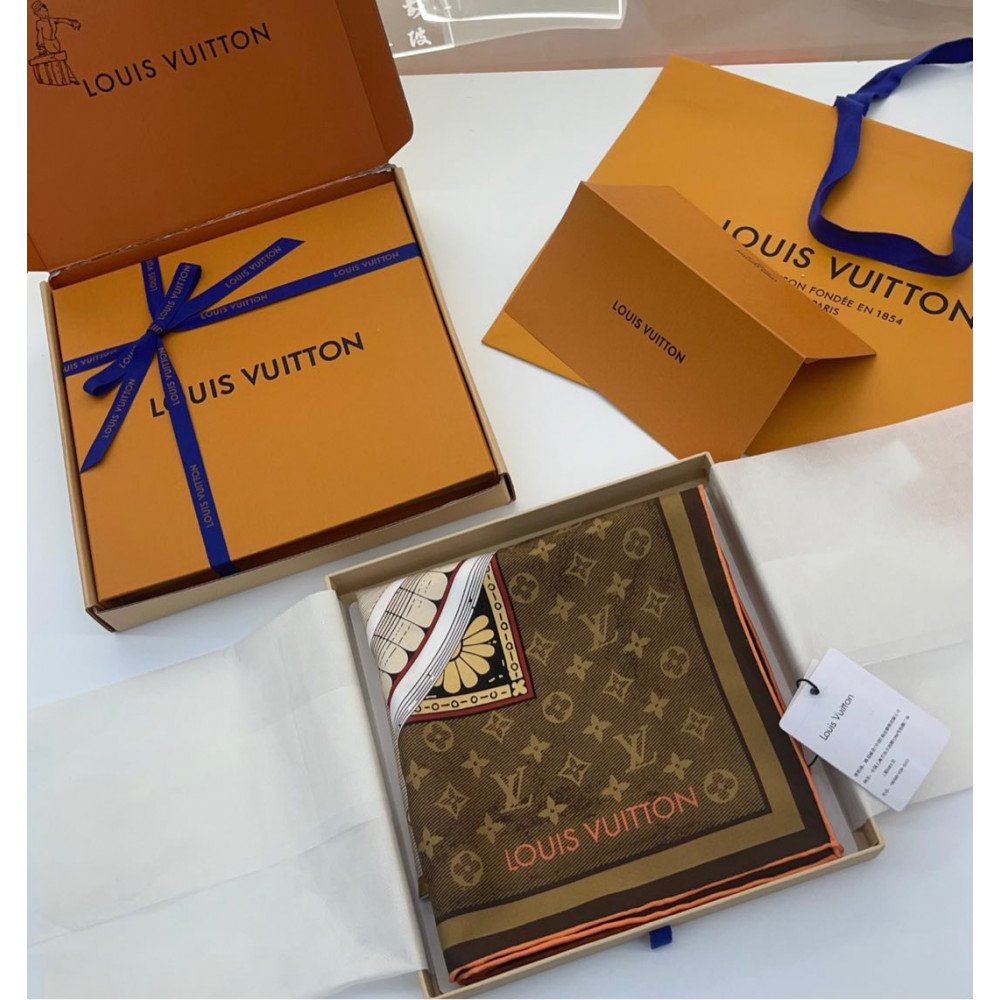 Louis Vuitton 100% Mulberry Silk 90cm Scarf!  