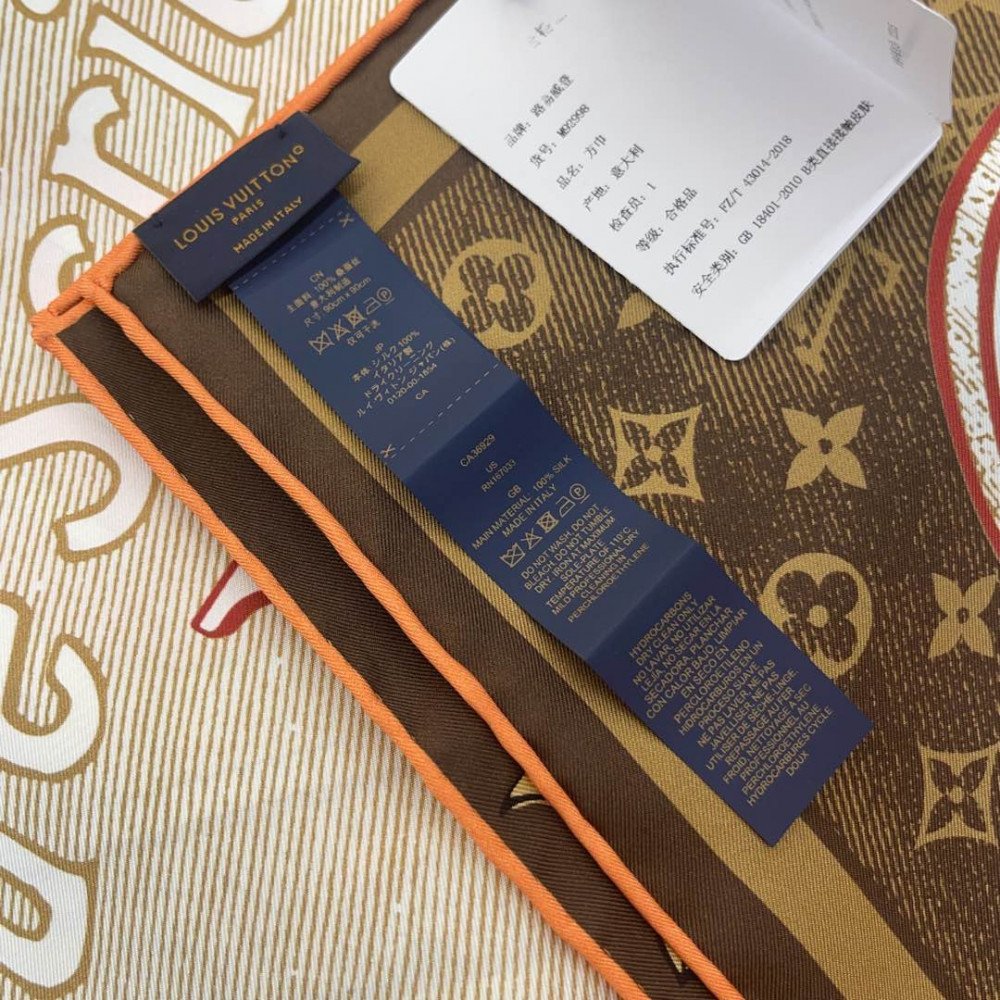 Louis Vuitton 100% Mulberry Silk 90cm Scarf!  