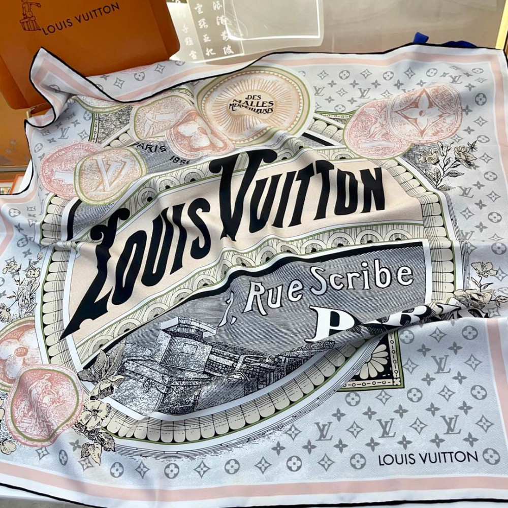 Louis Vuitton 100% Mulberry Silk 90cm Scarf!  