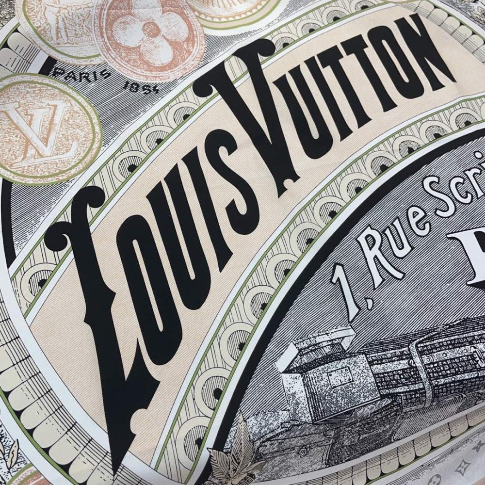 Louis Vuitton 100% Mulberry Silk 90cm Scarf!  