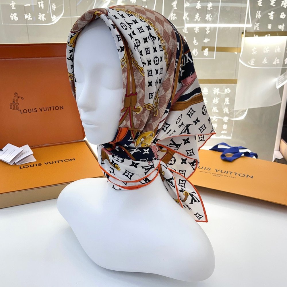 Louis Vuitton 100% Mulberry Silk 90cm Scarf!  