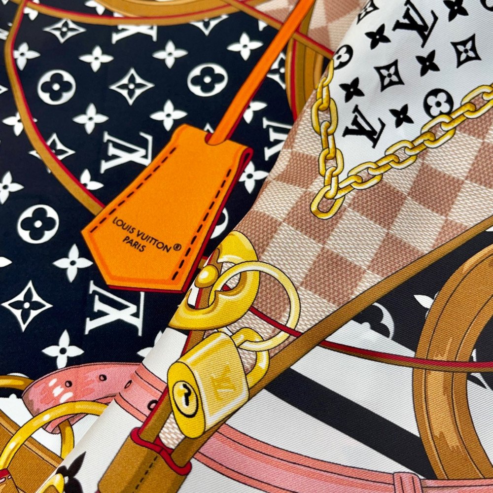 Louis Vuitton 100% Mulberry Silk 90cm Scarf!  