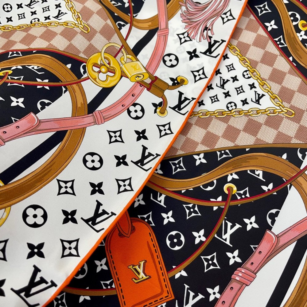 Louis Vuitton 100% Mulberry Silk 90cm Scarf!  