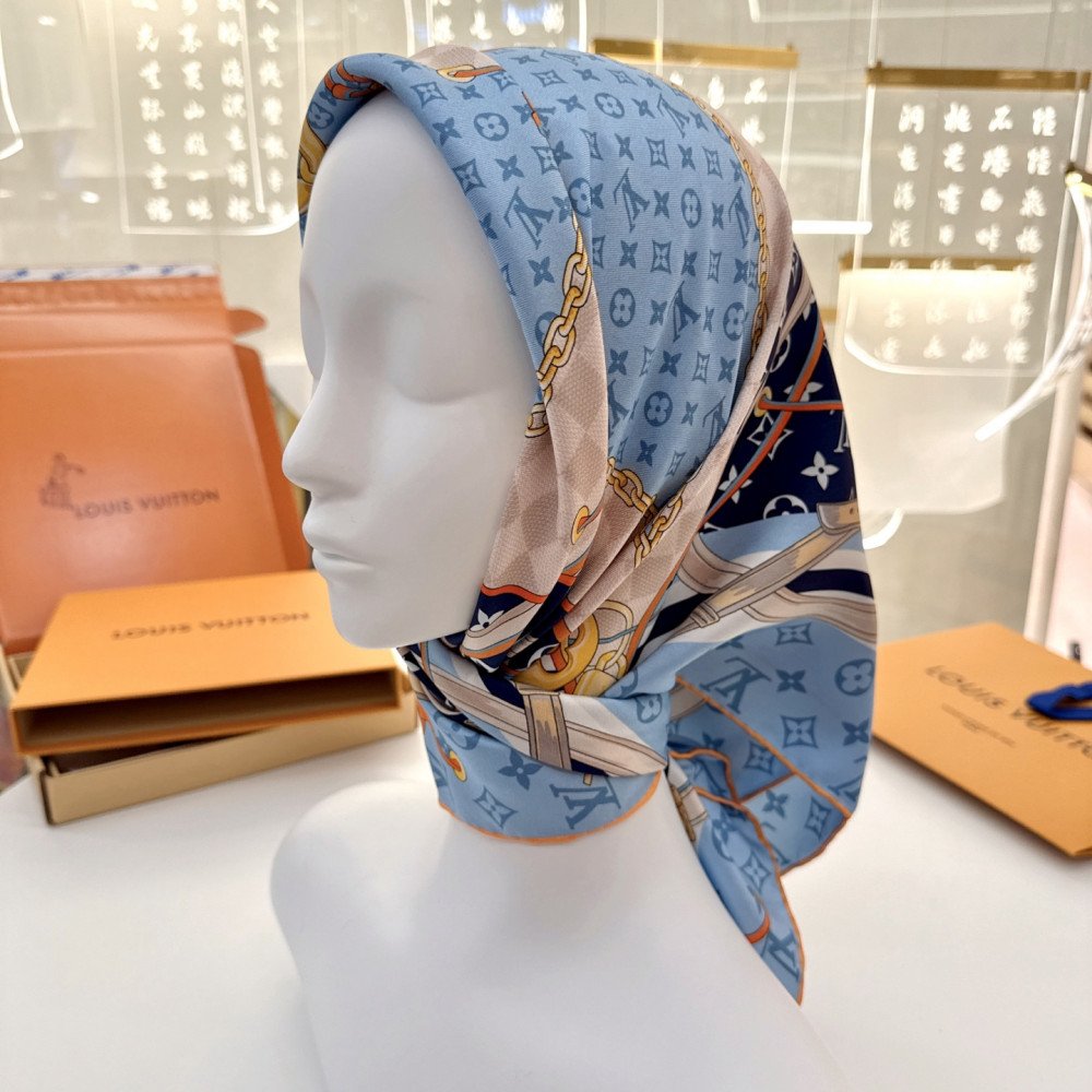 Louis Vuitton 100% Mulberry Silk 90cm Scarf!  