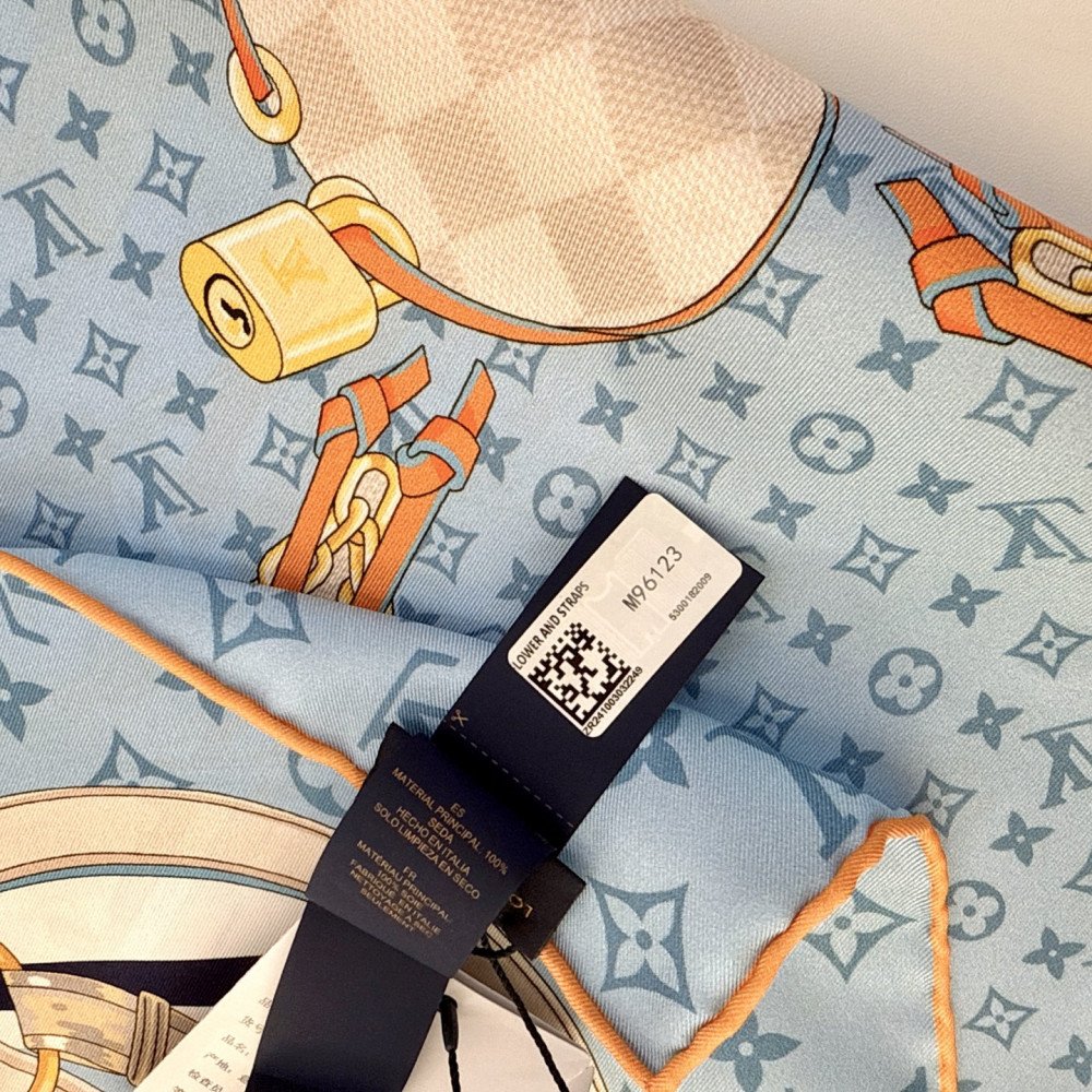 Louis Vuitton 100% Mulberry Silk 90cm Scarf!  