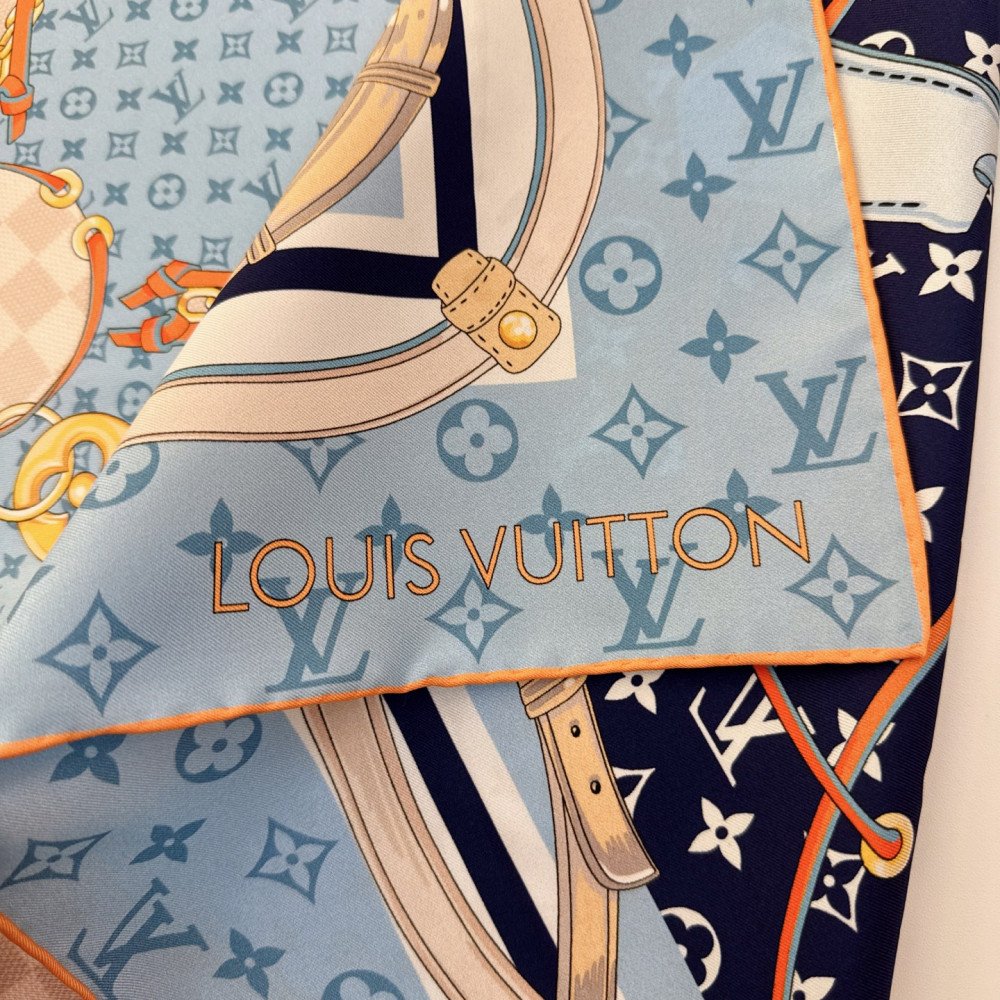 Louis Vuitton 100% Mulberry Silk 90cm Scarf!  