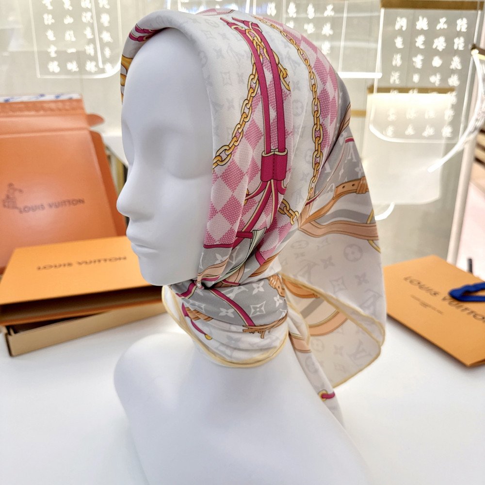 Louis Vuitton 100% Mulberry Silk 90cm Scarf!  