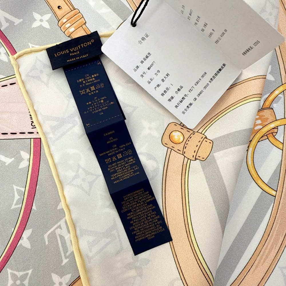 Louis Vuitton 100% Mulberry Silk 90cm Scarf!  