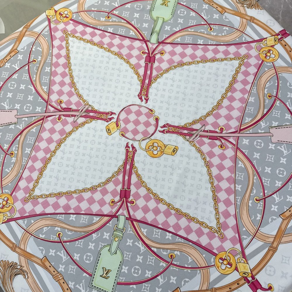 Louis Vuitton 100% Mulberry Silk 90cm Scarf!  