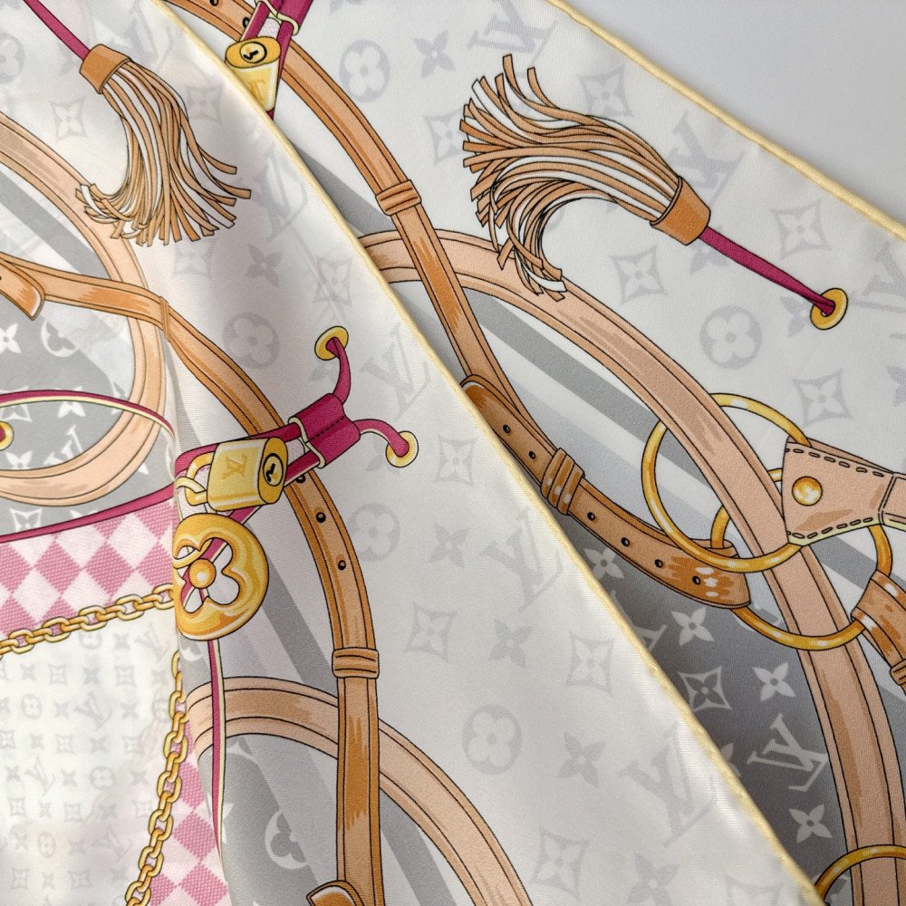 Louis Vuitton 100% Mulberry Silk 90cm Scarf!  