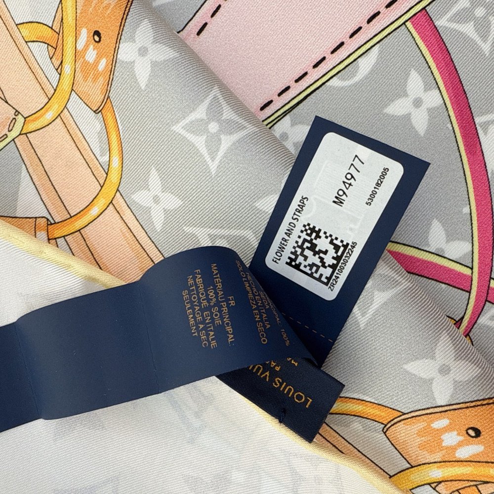 Louis Vuitton 100% Mulberry Silk 90cm Scarf!  