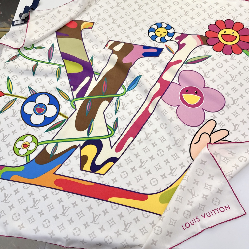Louis Vuitton 100% Mulberry Silk 90cm Scarf!  