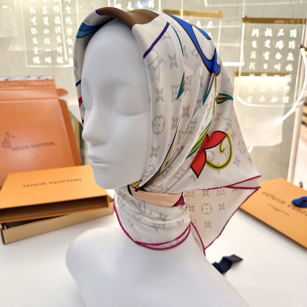 Louis Vuitton 100% Mulberry Silk 90cm Scarf!  