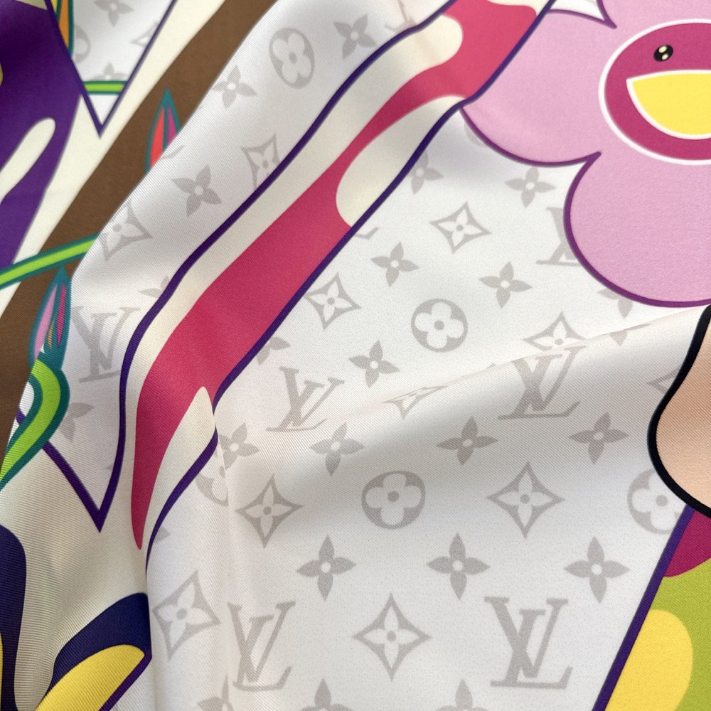 Louis Vuitton 100% Mulberry Silk 90cm Scarf!  