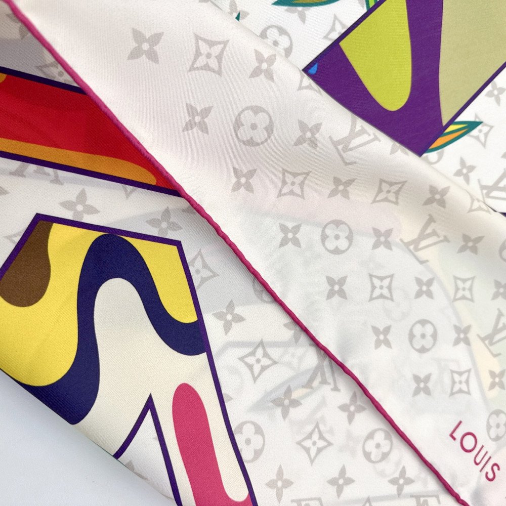 Louis Vuitton 100% Mulberry Silk 90cm Scarf!  