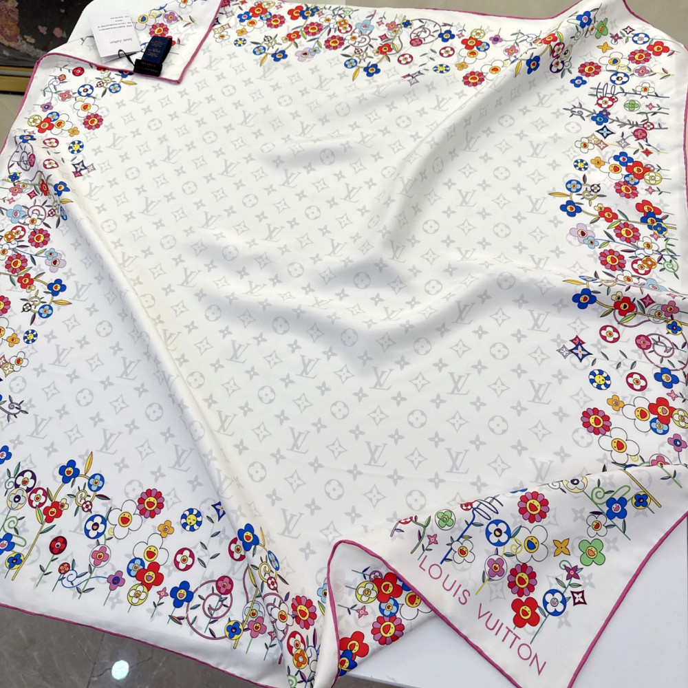 Louis Vuitton 100% Mulberry Silk 90cm Scarf!  