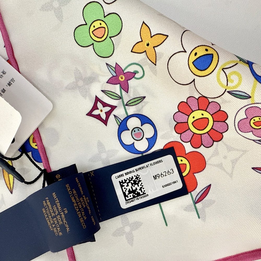 Louis Vuitton 100% Mulberry Silk 90cm Scarf!  