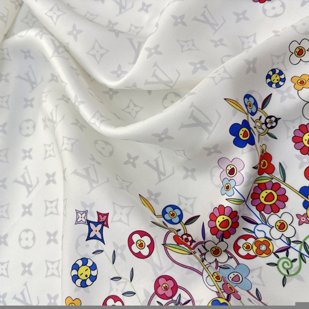 Louis Vuitton 100% Mulberry Silk 90cm Scarf!  