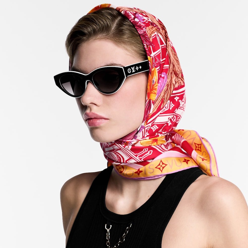 Louis Vuitton 100% Mulberry Silk 90cm Scarf!  